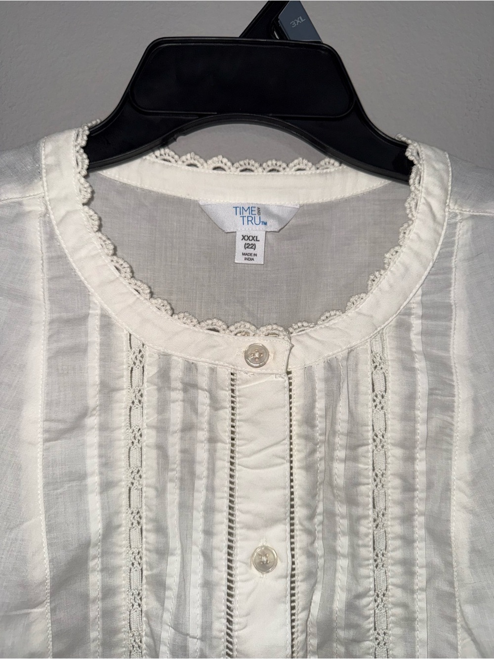 Time and Tru Women's Winter White Button-Front Lace-Trim Blouse XXXL (22) - Picture 4 of 7